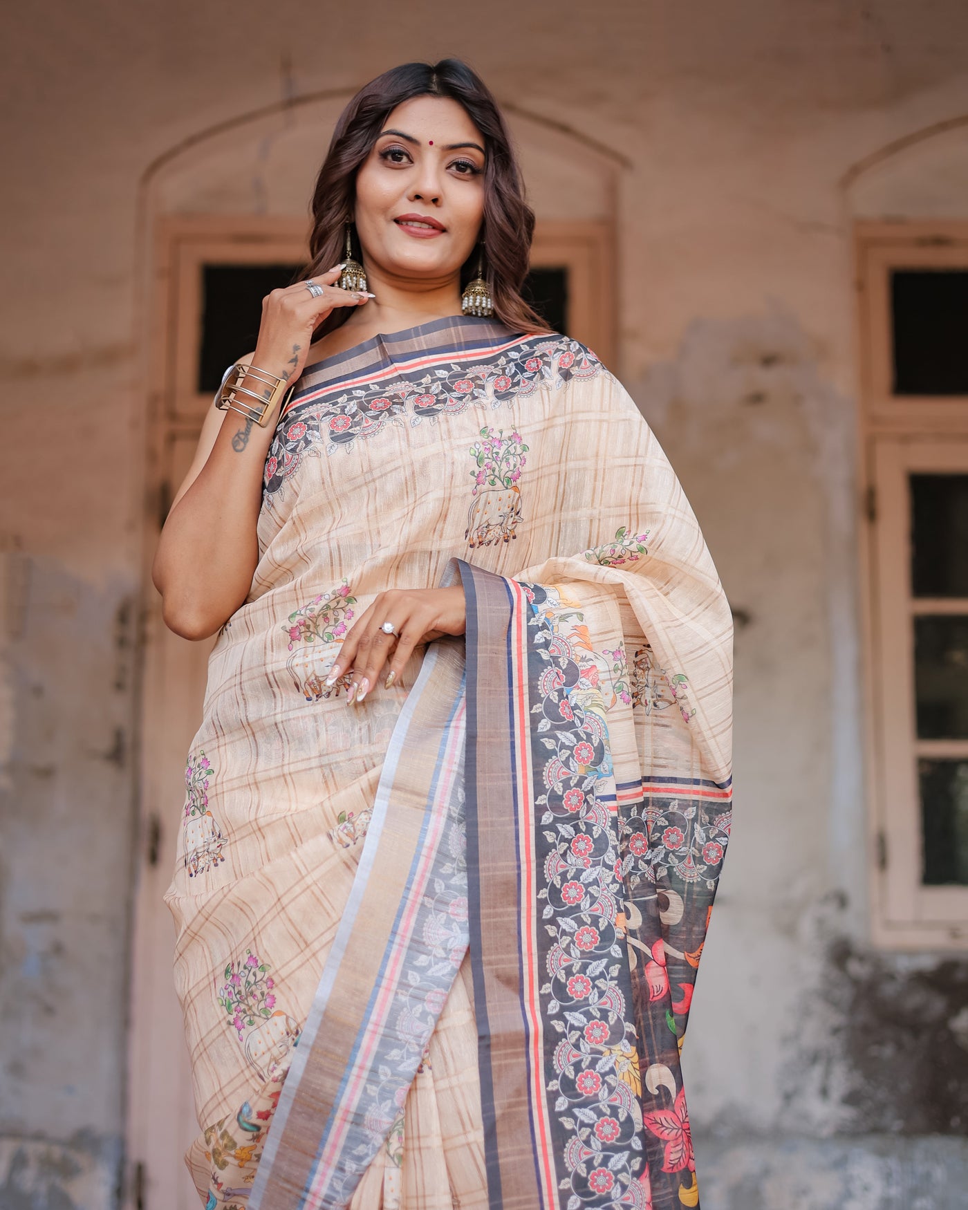 Designer Beige Saree with Contrast Black Pallu & Exquisite Ethnic Patterns