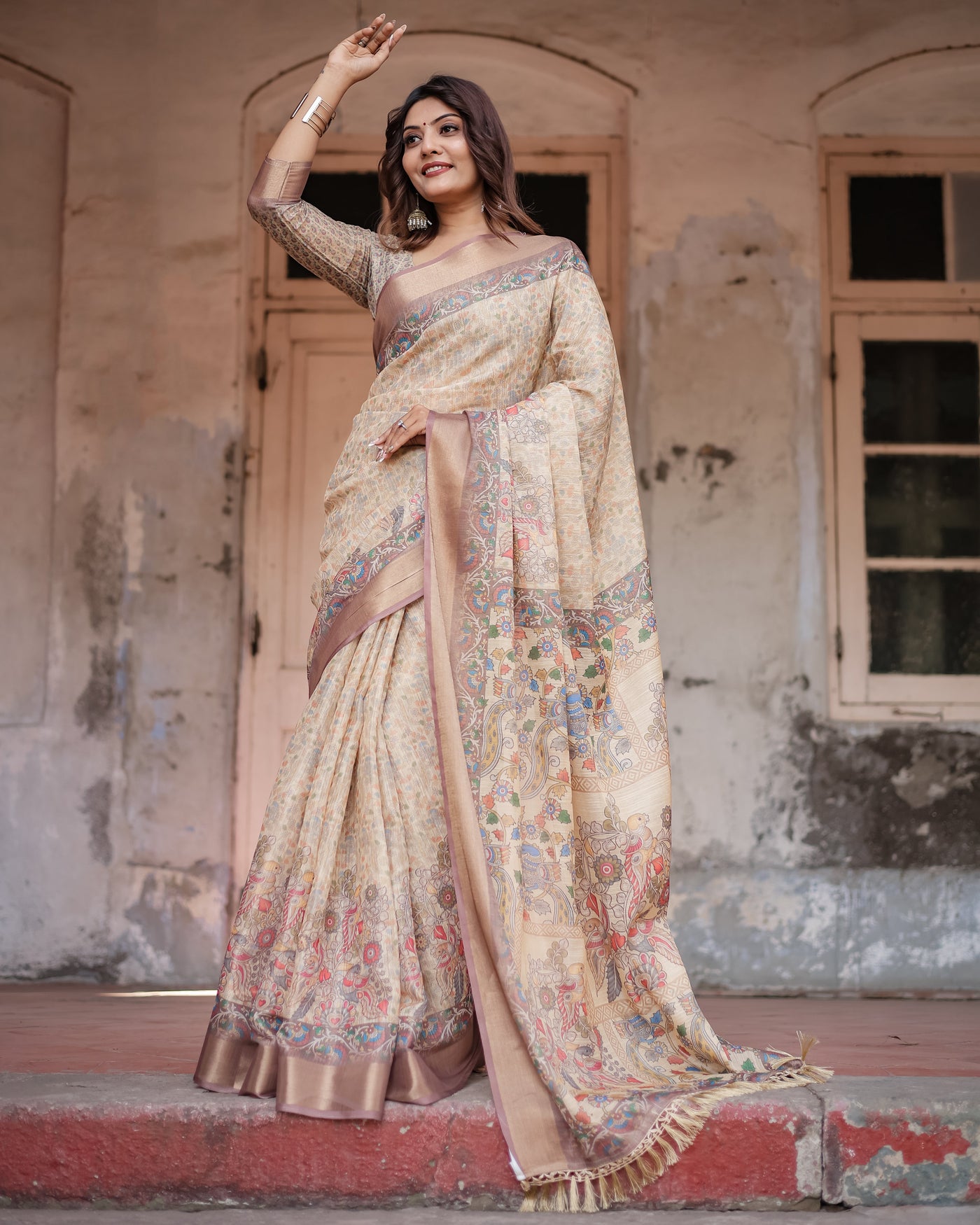 Luxurious Off-White Silk Saree with Gold Accents & Artistic Detailing – Timeless Fashion