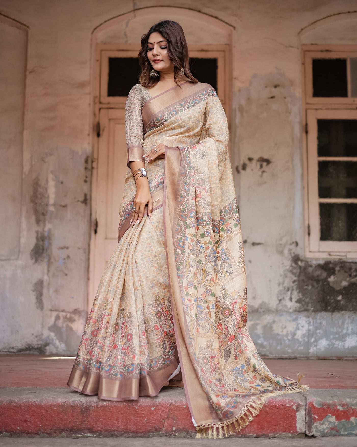 Luxurious Off-White Silk Saree with Gold Accents & Artistic Detailing – Timeless Fashion