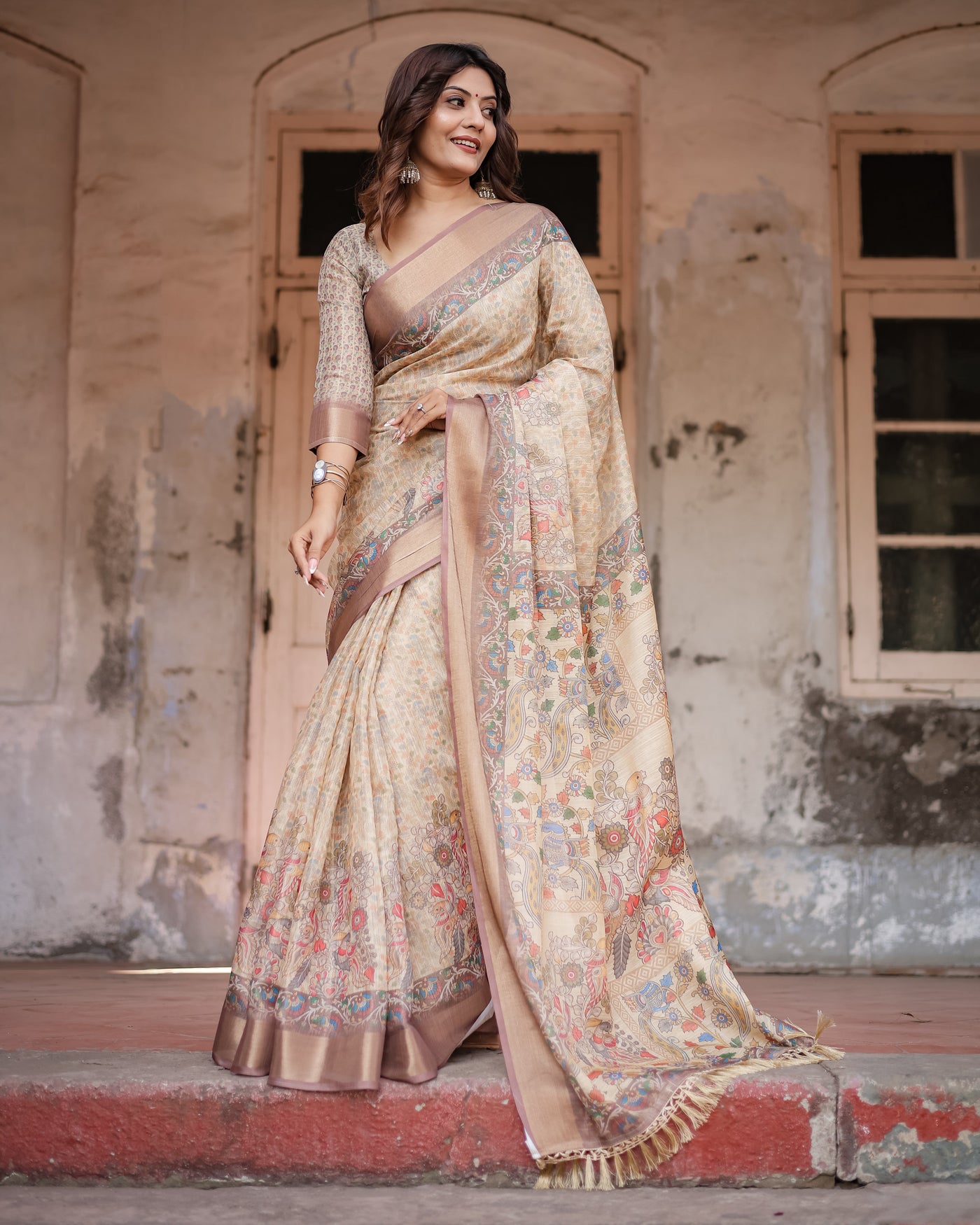 Luxurious Off-White Silk Saree with Gold Accents & Artistic Detailing – Timeless Fashion