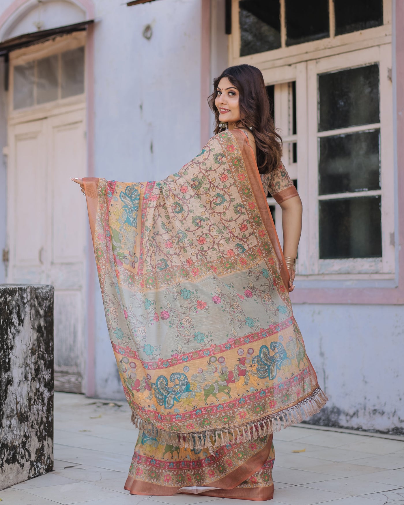 Handwoven Beige & Peach Saree with Beautiful Border Detailing – A Timeless Indian Classic
