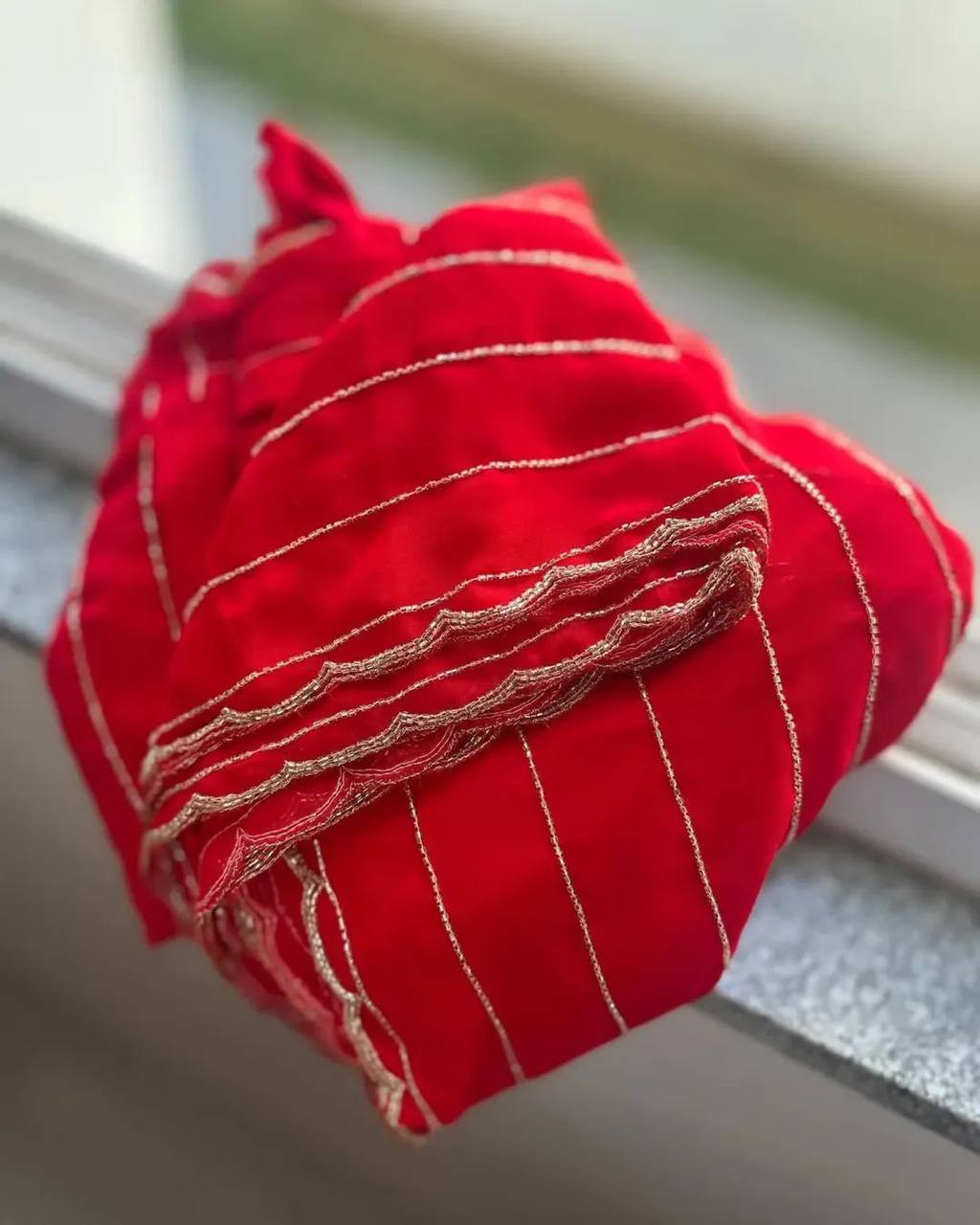 Luxurious Party Wear Saree with Delicate Embellished Detailing