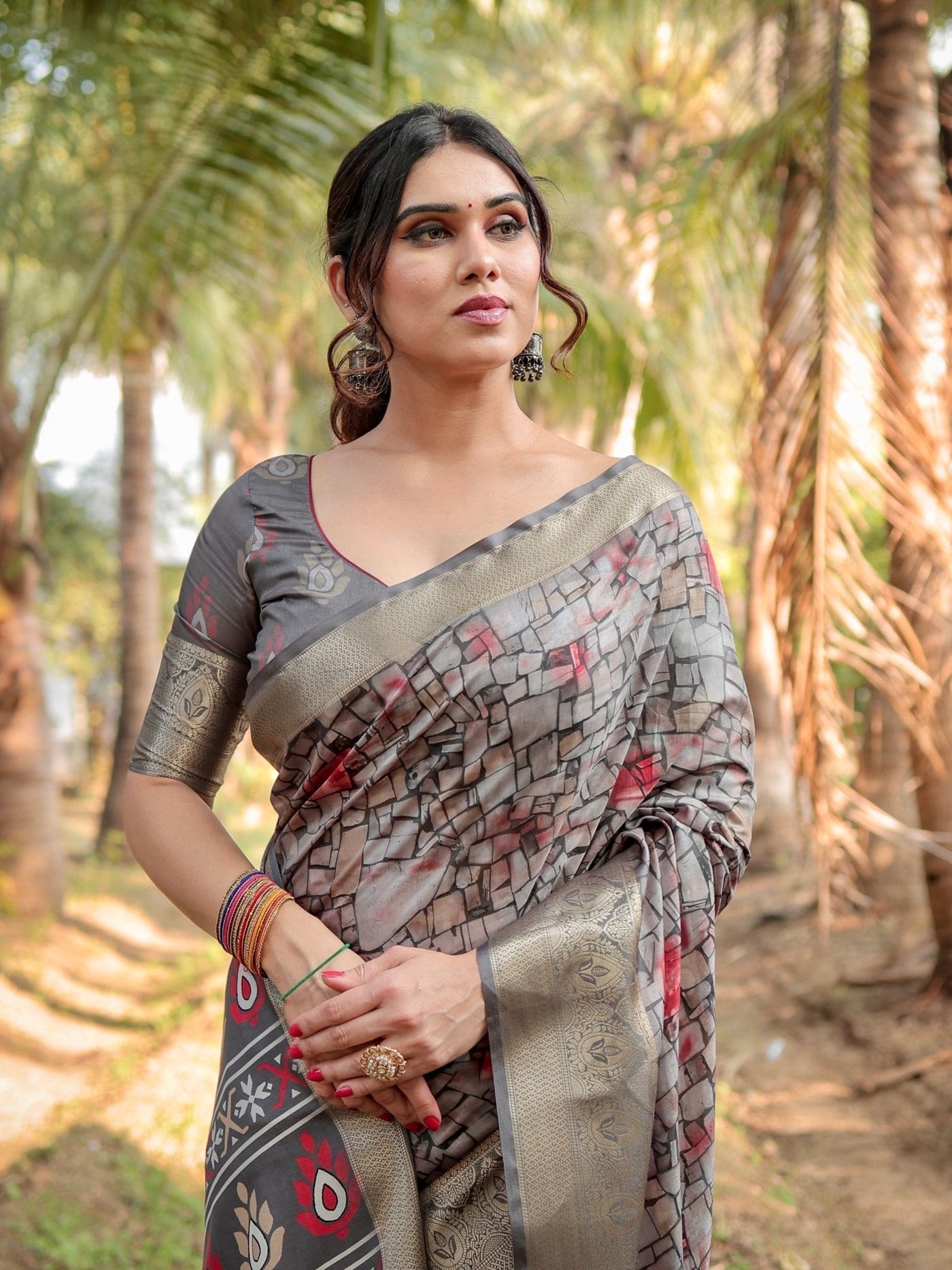 Stunning Grey Tussar Silk Saree with Golden Zari Border and Mosaic-Inspired Pallu Design