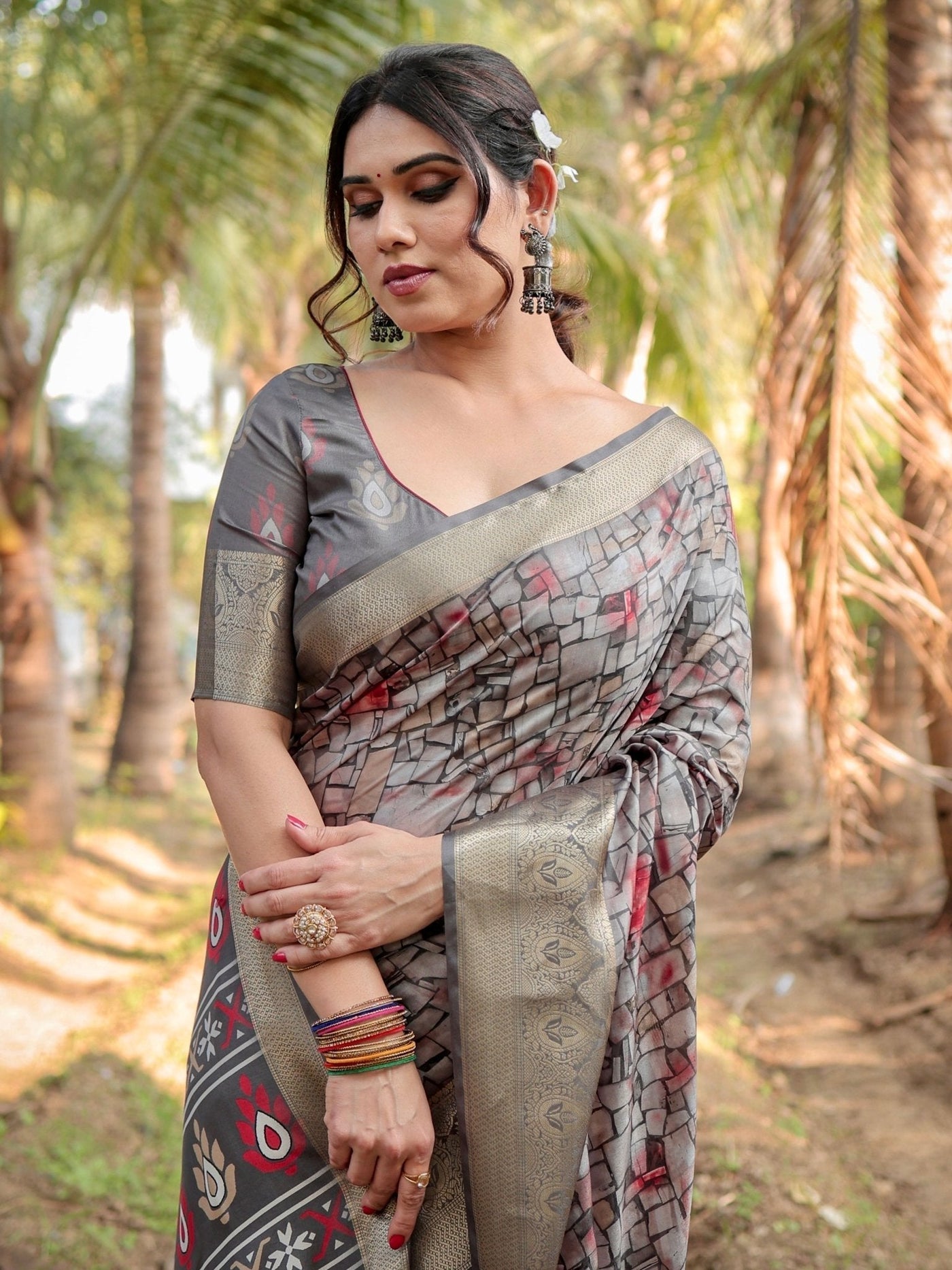 Stunning Grey Tussar Silk Saree with Golden Zari Border and Mosaic-Inspired Pallu Design