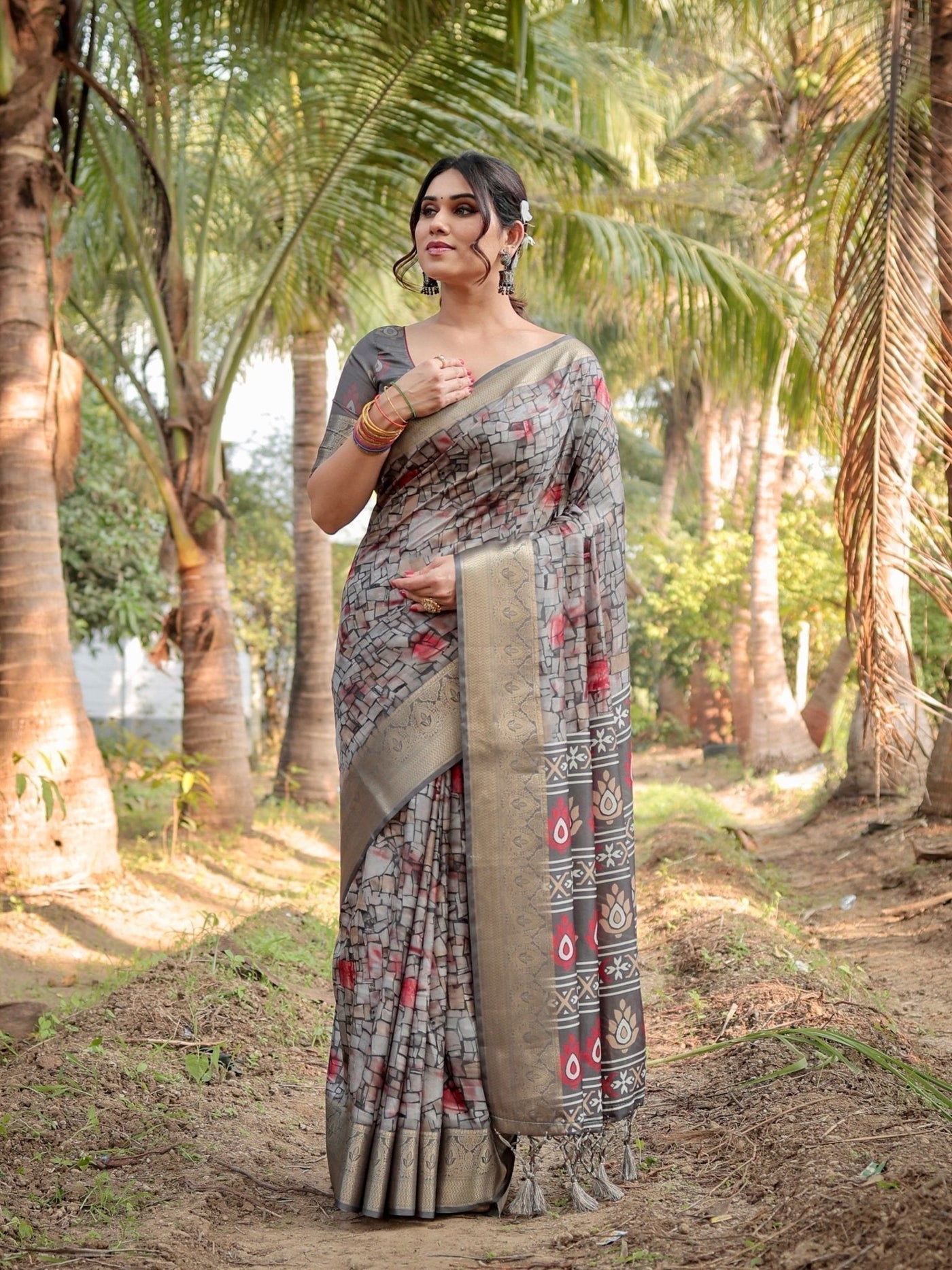 Stunning Grey Tussar Silk Saree with Golden Zari Border and Mosaic-Inspired Pallu Design