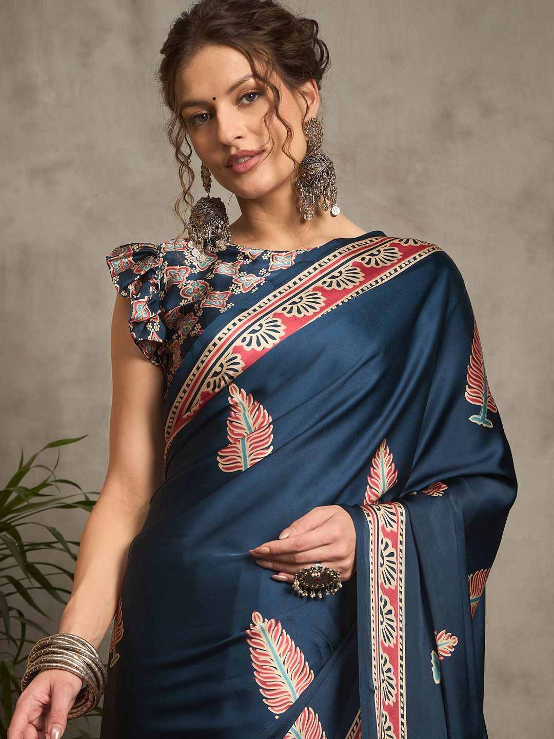 Midnight Blue Gajji Silk Saree with Stylized Leaf Motifs & Traditional Patola-Inspired Pallu